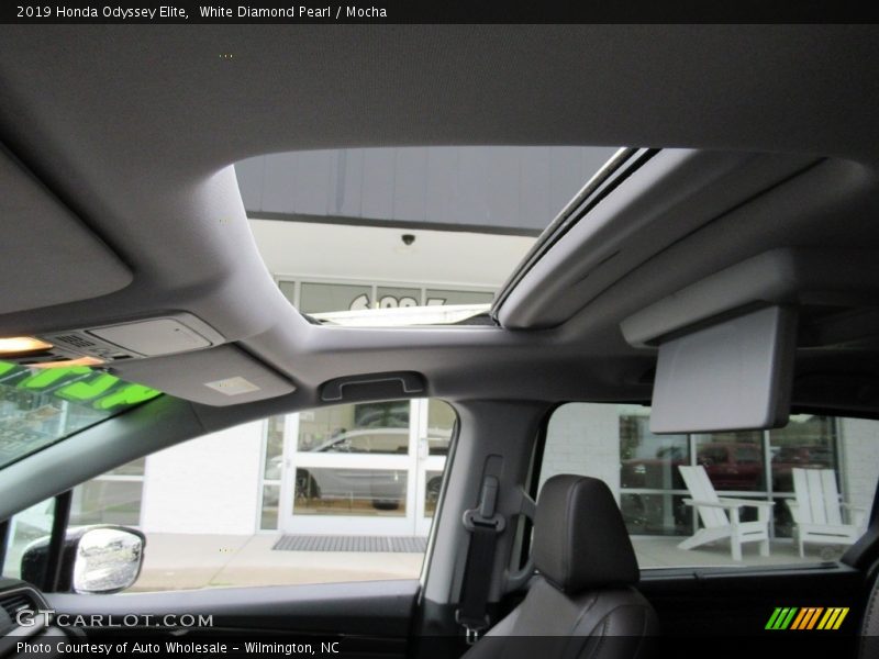 White Diamond Pearl / Mocha 2019 Honda Odyssey Elite