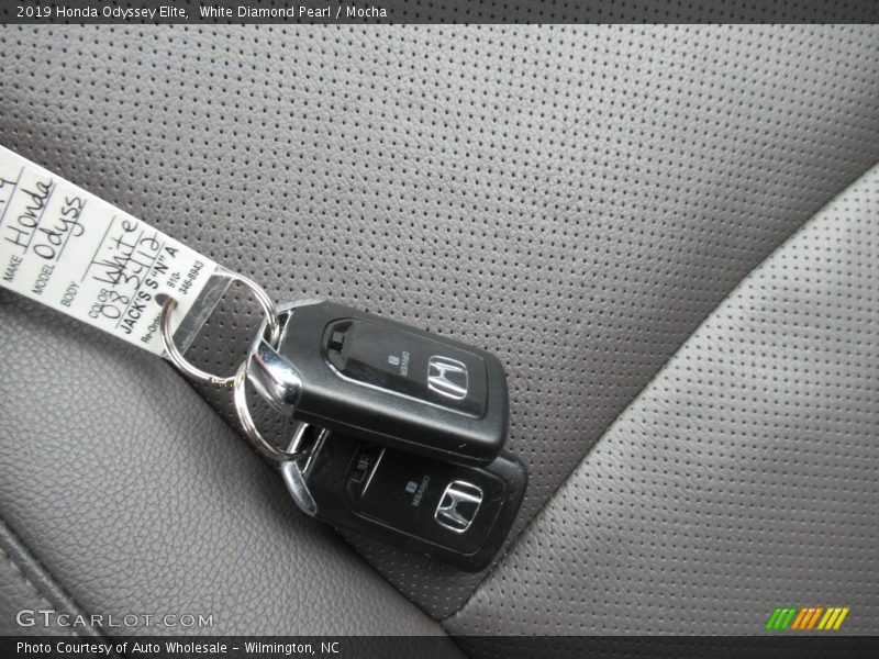 White Diamond Pearl / Mocha 2019 Honda Odyssey Elite