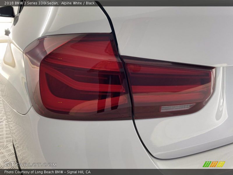 Alpine White / Black 2018 BMW 3 Series 330i Sedan