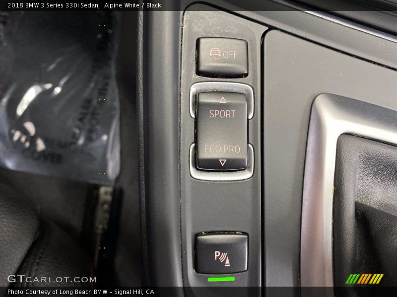 Alpine White / Black 2018 BMW 3 Series 330i Sedan