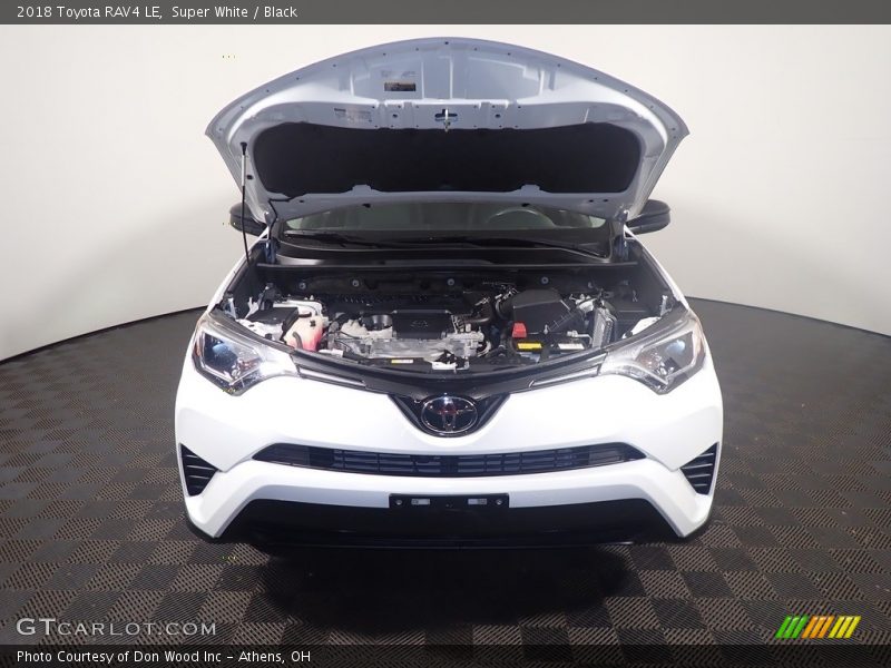 Super White / Black 2018 Toyota RAV4 LE