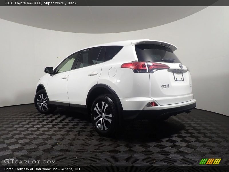Super White / Black 2018 Toyota RAV4 LE
