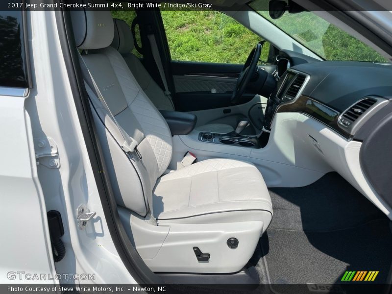 Front Seat of 2017 Grand Cherokee Summit 4x4