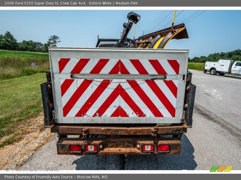 Oxford White / Medium Flint 2006 Ford F250 Super Duty XL Crew Cab 4x4