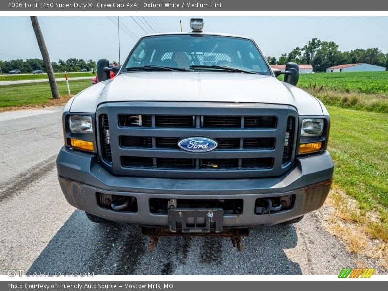 Oxford White / Medium Flint 2006 Ford F250 Super Duty XL Crew Cab 4x4