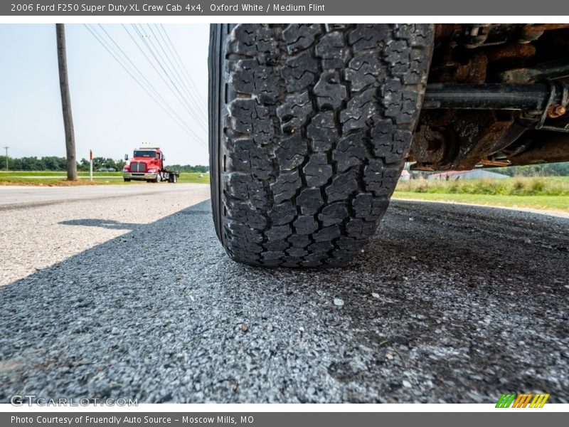 Oxford White / Medium Flint 2006 Ford F250 Super Duty XL Crew Cab 4x4