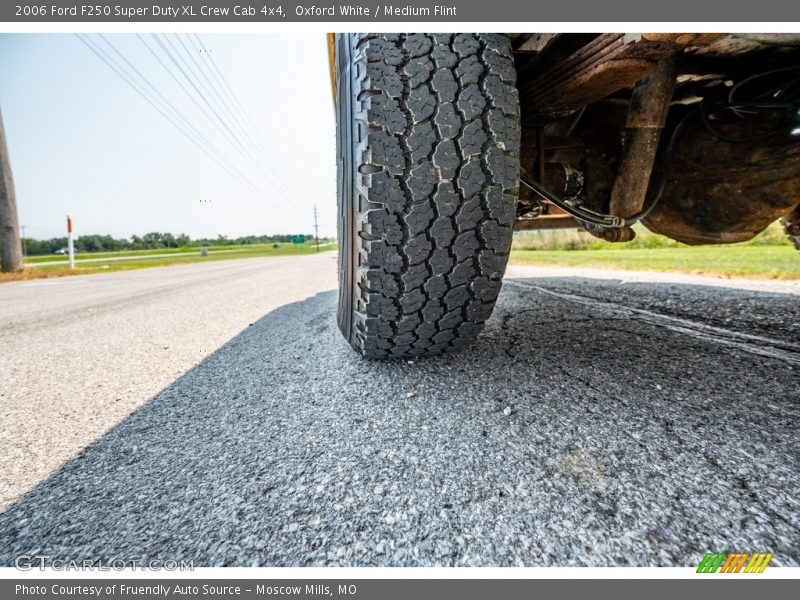 Oxford White / Medium Flint 2006 Ford F250 Super Duty XL Crew Cab 4x4