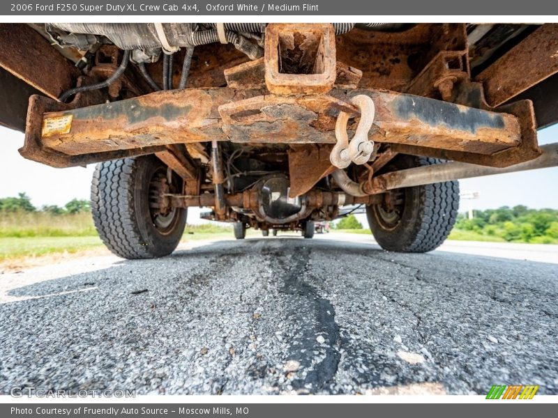 Oxford White / Medium Flint 2006 Ford F250 Super Duty XL Crew Cab 4x4