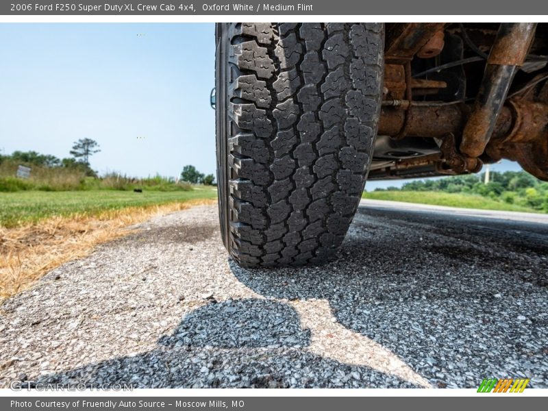 Oxford White / Medium Flint 2006 Ford F250 Super Duty XL Crew Cab 4x4
