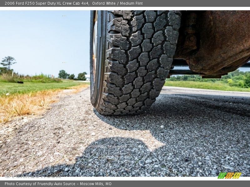 Oxford White / Medium Flint 2006 Ford F250 Super Duty XL Crew Cab 4x4