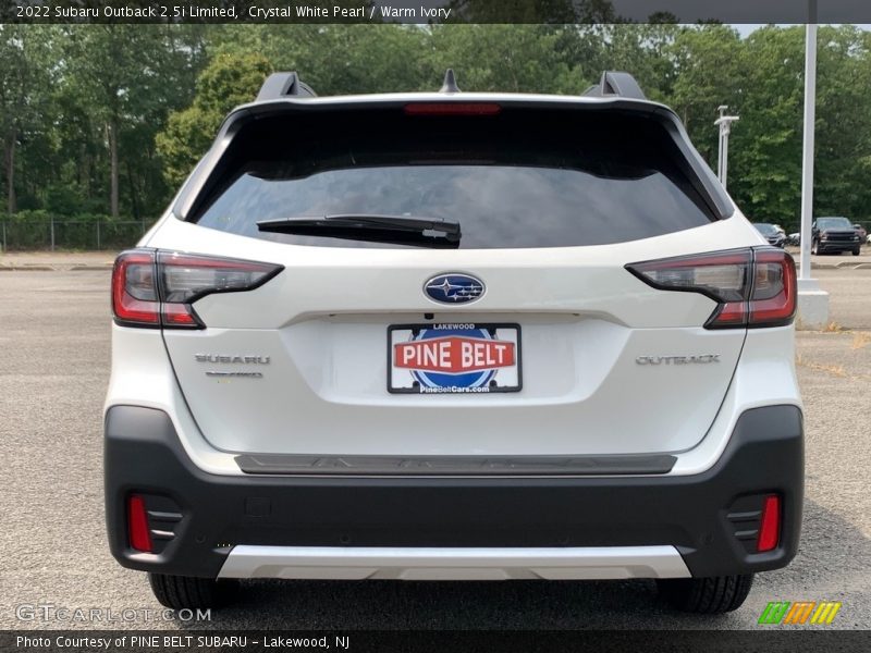 Crystal White Pearl / Warm Ivory 2022 Subaru Outback 2.5i Limited