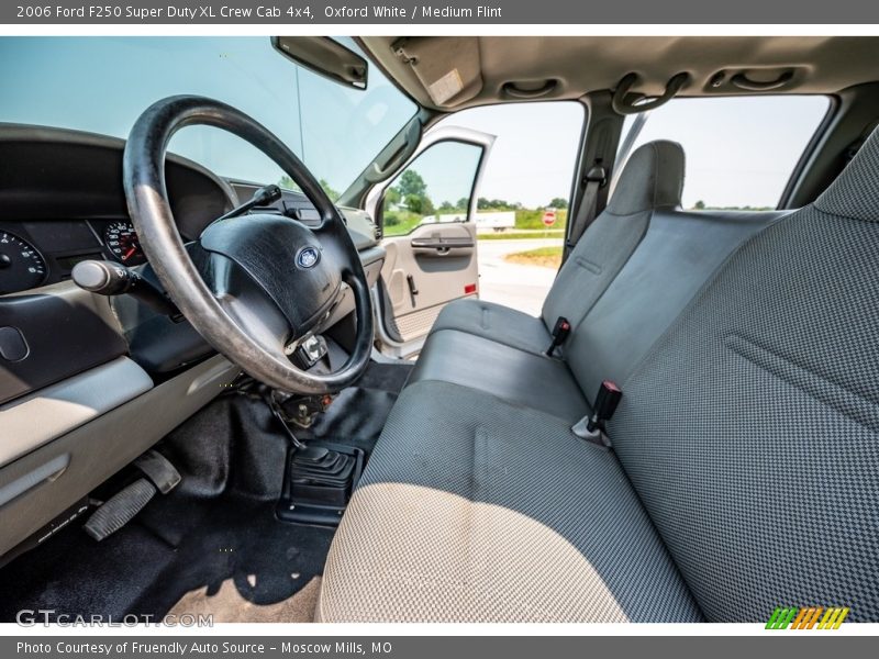 Oxford White / Medium Flint 2006 Ford F250 Super Duty XL Crew Cab 4x4
