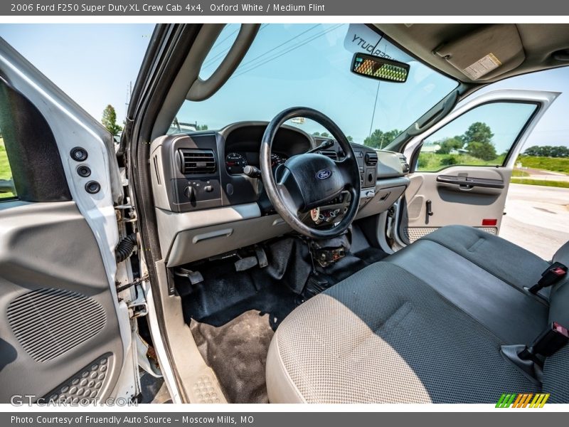 Oxford White / Medium Flint 2006 Ford F250 Super Duty XL Crew Cab 4x4
