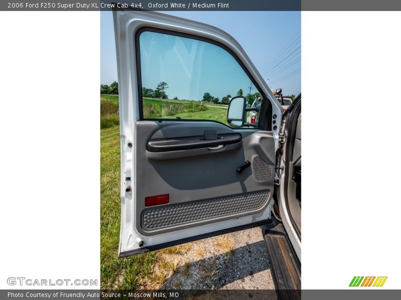 Oxford White / Medium Flint 2006 Ford F250 Super Duty XL Crew Cab 4x4