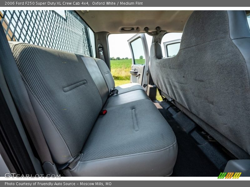 Oxford White / Medium Flint 2006 Ford F250 Super Duty XL Crew Cab 4x4