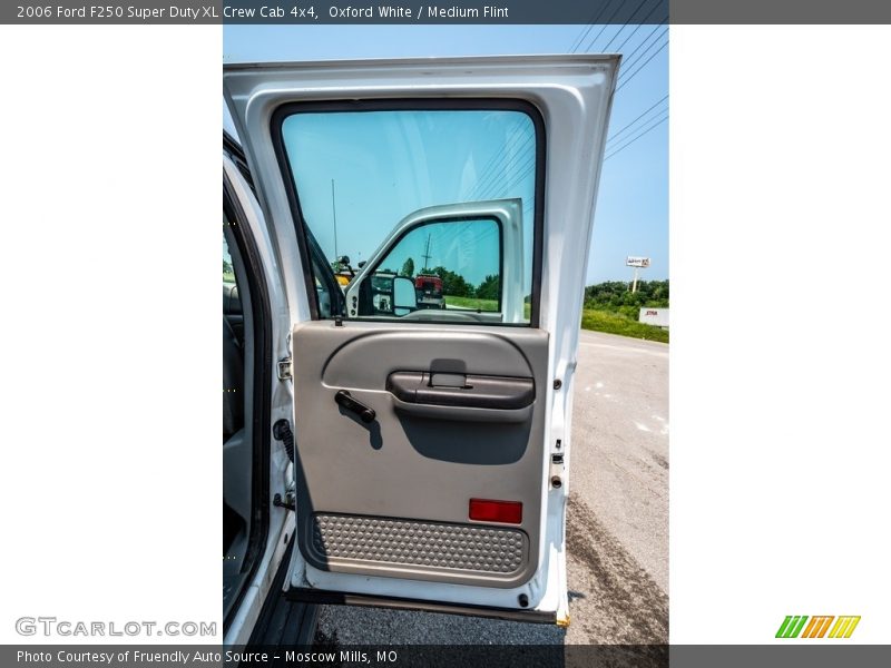 Oxford White / Medium Flint 2006 Ford F250 Super Duty XL Crew Cab 4x4