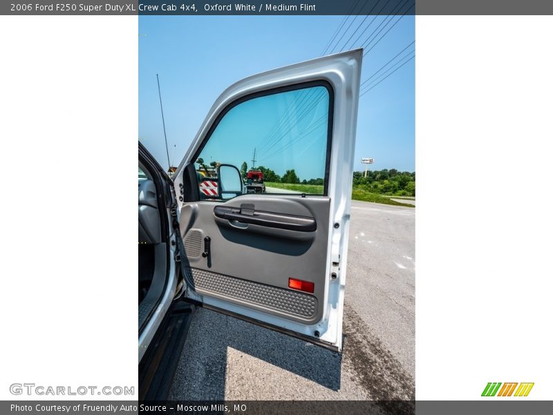 Oxford White / Medium Flint 2006 Ford F250 Super Duty XL Crew Cab 4x4