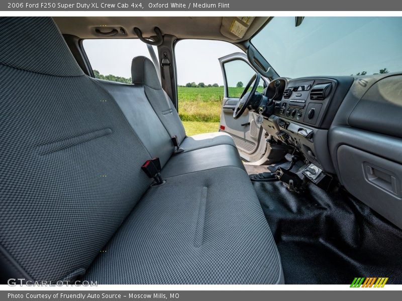 Oxford White / Medium Flint 2006 Ford F250 Super Duty XL Crew Cab 4x4