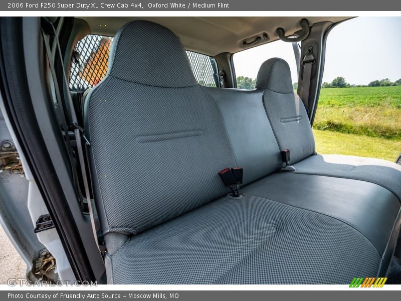 Oxford White / Medium Flint 2006 Ford F250 Super Duty XL Crew Cab 4x4