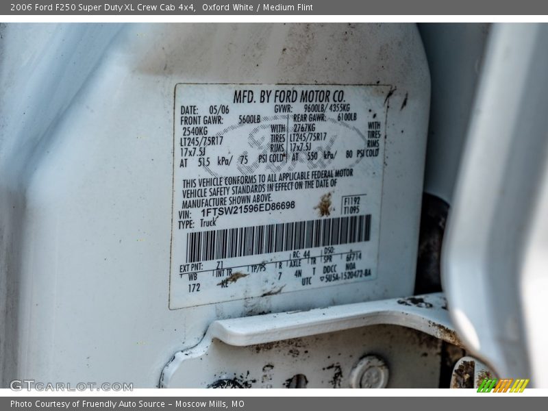 Oxford White / Medium Flint 2006 Ford F250 Super Duty XL Crew Cab 4x4