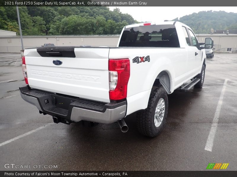 Oxford White / Medium Earth Gray 2021 Ford F250 Super Duty XL SuperCab 4x4