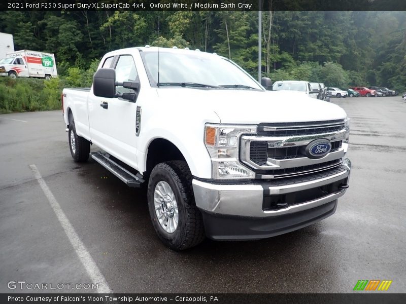 Oxford White / Medium Earth Gray 2021 Ford F250 Super Duty XL SuperCab 4x4