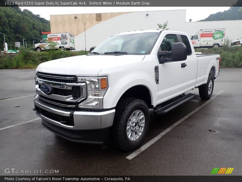 Front 3/4 View of 2021 F250 Super Duty XL SuperCab 4x4