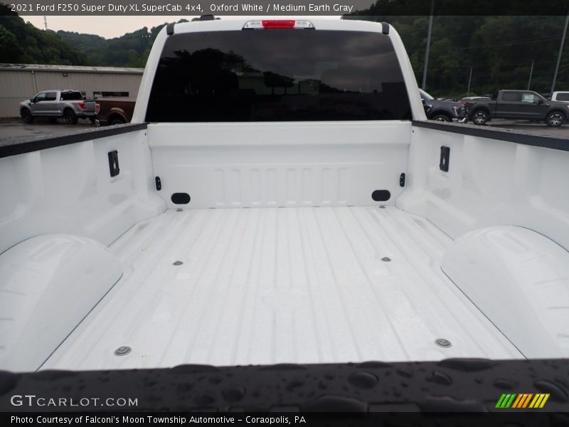 Oxford White / Medium Earth Gray 2021 Ford F250 Super Duty XL SuperCab 4x4