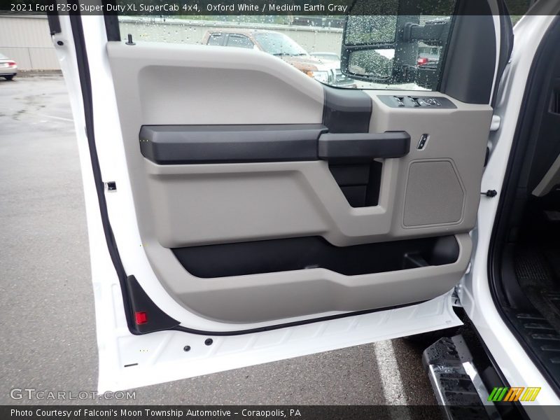 Door Panel of 2021 F250 Super Duty XL SuperCab 4x4