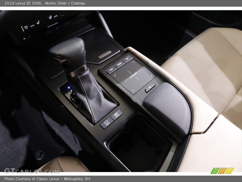 Atomic Silver / Chateau 2019 Lexus ES 300h