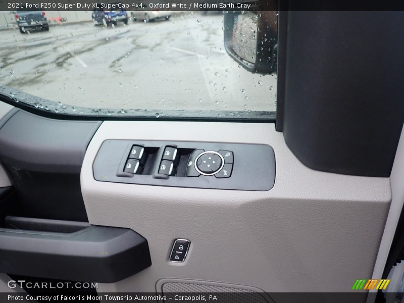 Oxford White / Medium Earth Gray 2021 Ford F250 Super Duty XL SuperCab 4x4