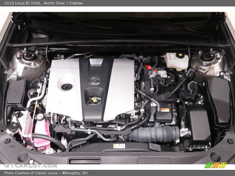Atomic Silver / Chateau 2019 Lexus ES 300h