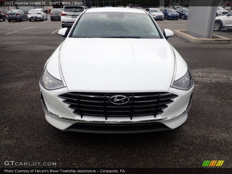 Quartz White / Black 2022 Hyundai Sonata SE