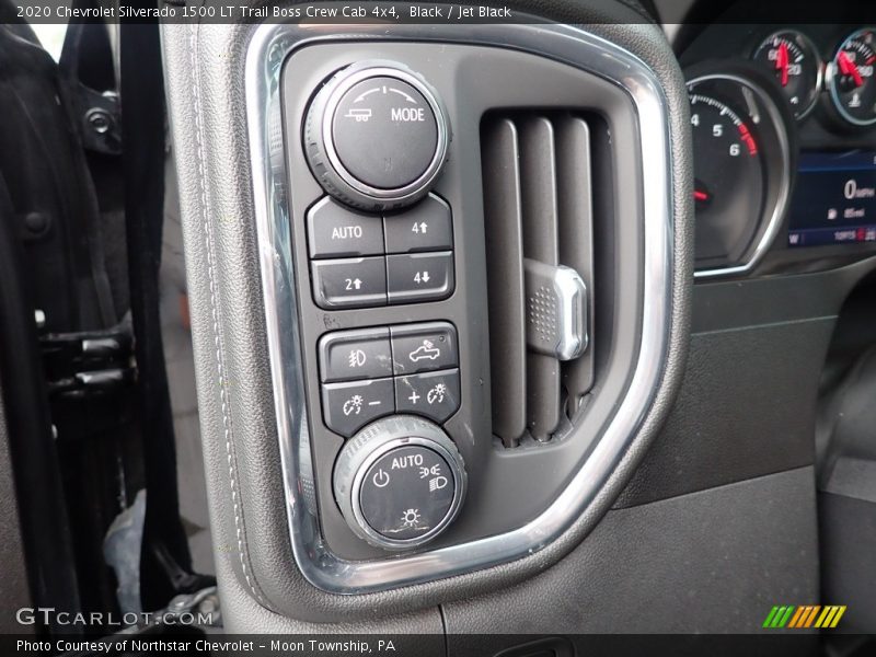 Controls of 2020 Silverado 1500 LT Trail Boss Crew Cab 4x4