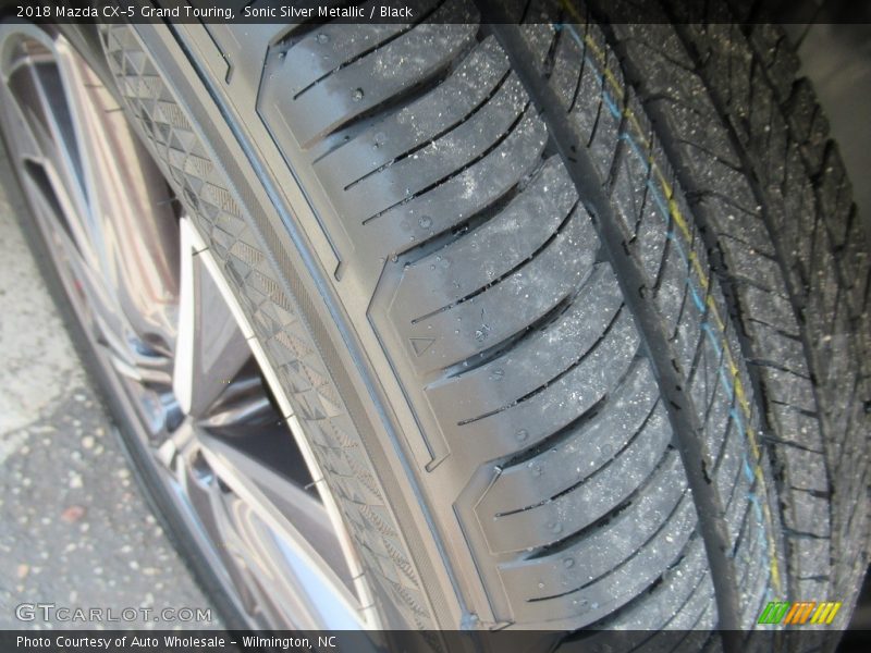 Sonic Silver Metallic / Black 2018 Mazda CX-5 Grand Touring