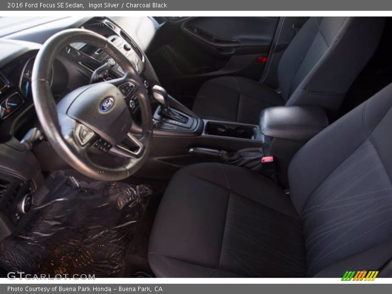 Ingot Silver / Charcoal Black 2016 Ford Focus SE Sedan