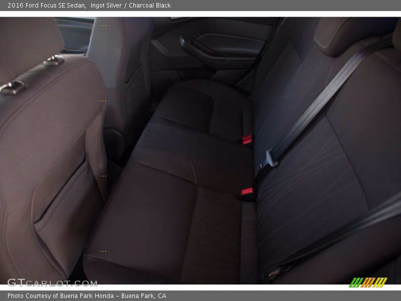 Ingot Silver / Charcoal Black 2016 Ford Focus SE Sedan