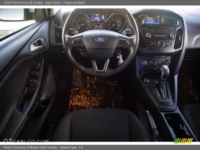 Ingot Silver / Charcoal Black 2016 Ford Focus SE Sedan