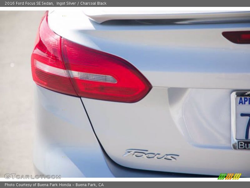 Ingot Silver / Charcoal Black 2016 Ford Focus SE Sedan