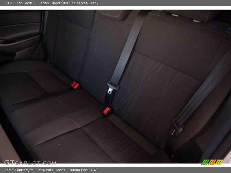 Ingot Silver / Charcoal Black 2016 Ford Focus SE Sedan