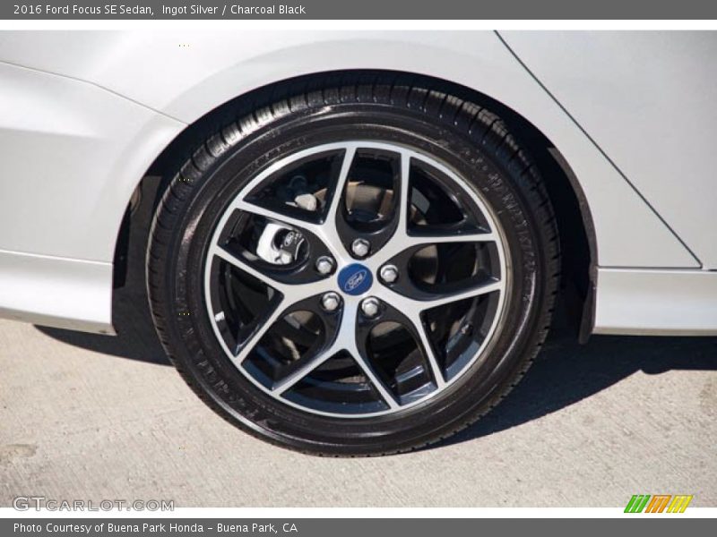 Ingot Silver / Charcoal Black 2016 Ford Focus SE Sedan