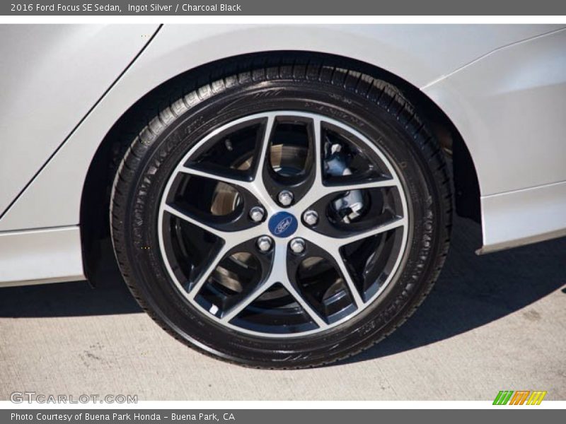 Ingot Silver / Charcoal Black 2016 Ford Focus SE Sedan