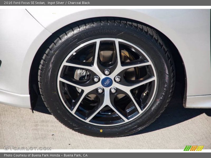 Ingot Silver / Charcoal Black 2016 Ford Focus SE Sedan