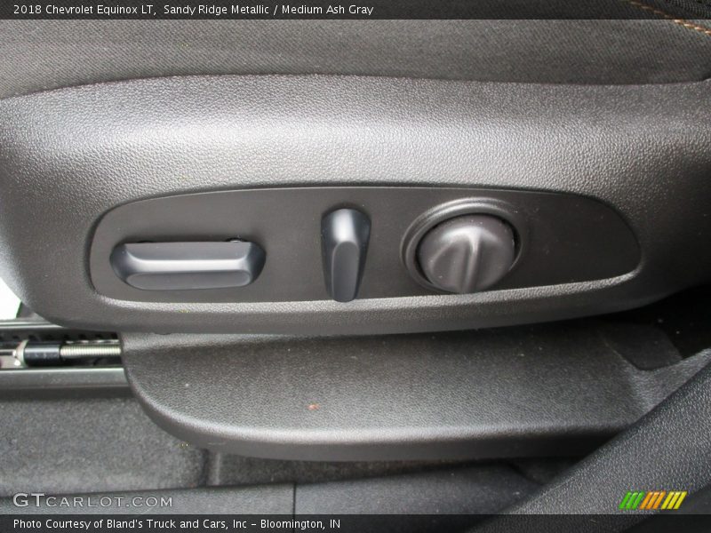 Sandy Ridge Metallic / Medium Ash Gray 2018 Chevrolet Equinox LT