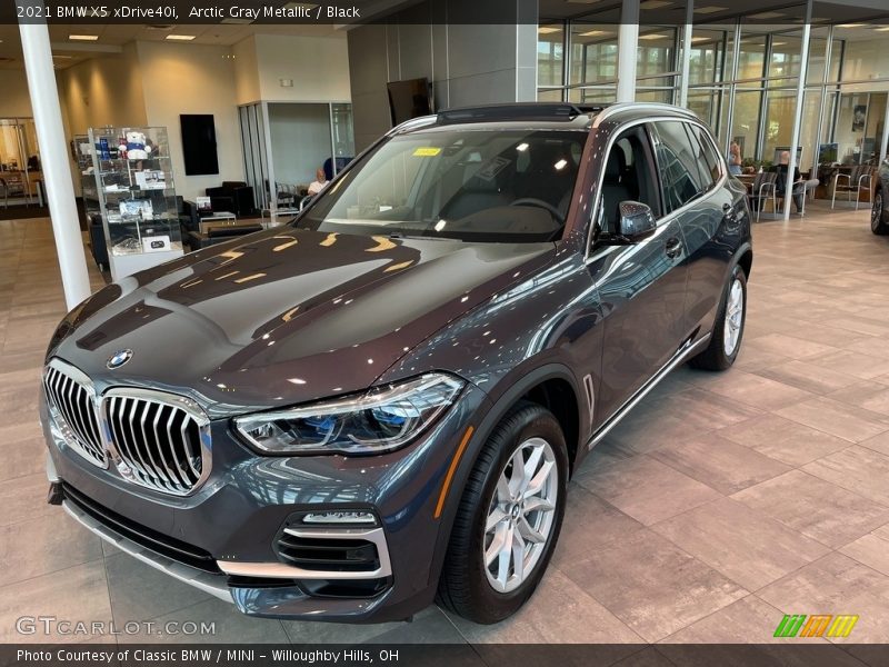 Front 3/4 View of 2021 X5 xDrive40i