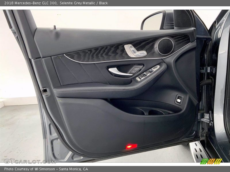 Selenite Grey Metallic / Black 2018 Mercedes-Benz GLC 300