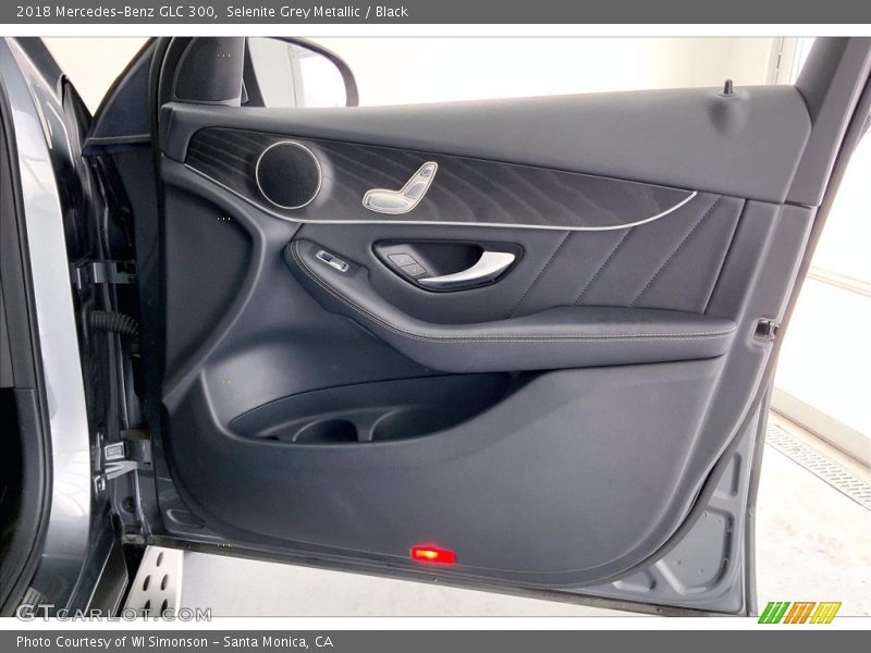 Selenite Grey Metallic / Black 2018 Mercedes-Benz GLC 300