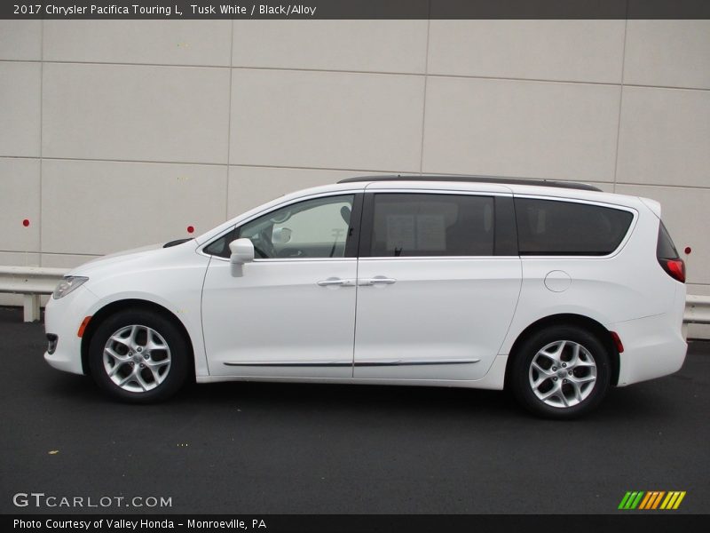 Tusk White / Black/Alloy 2017 Chrysler Pacifica Touring L