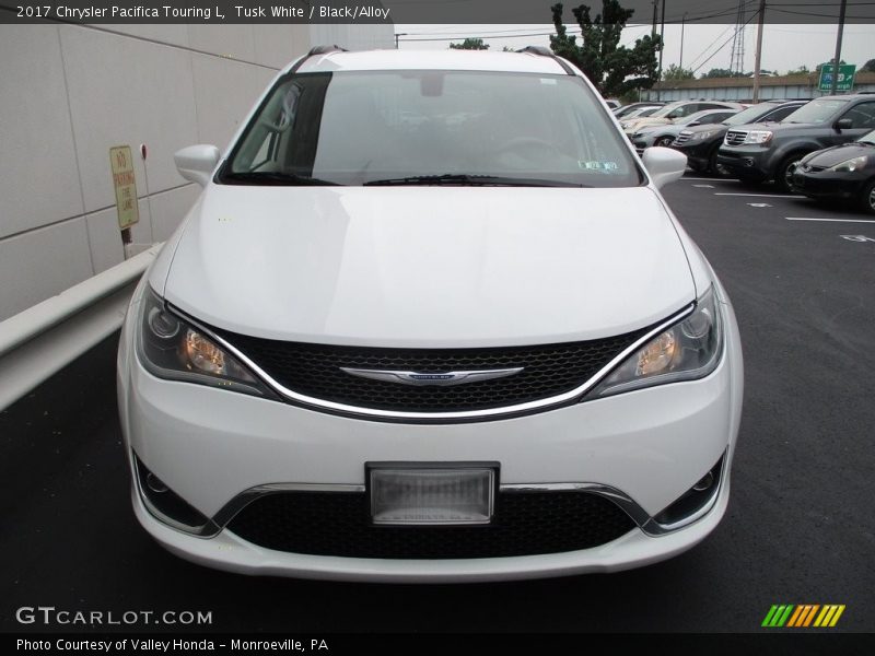 Tusk White / Black/Alloy 2017 Chrysler Pacifica Touring L