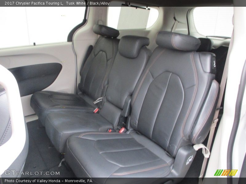 Tusk White / Black/Alloy 2017 Chrysler Pacifica Touring L